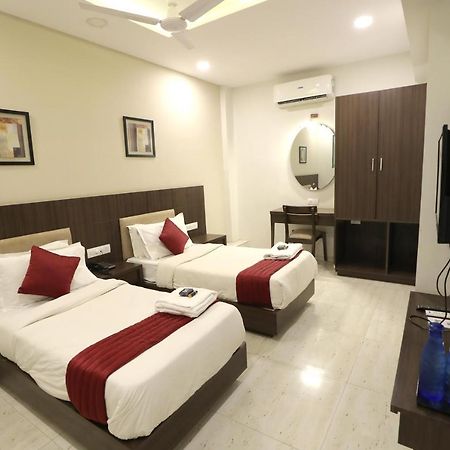 Hotel Privya Rooms And Banquet Surat Eksteriør bilde