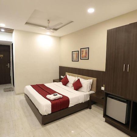 Hotel Privya Rooms And Banquet Surat Eksteriør bilde
