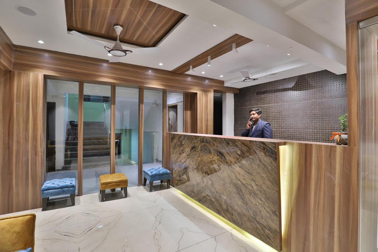 Hotel Privya Rooms And Banquet Surat Eksteriør bilde