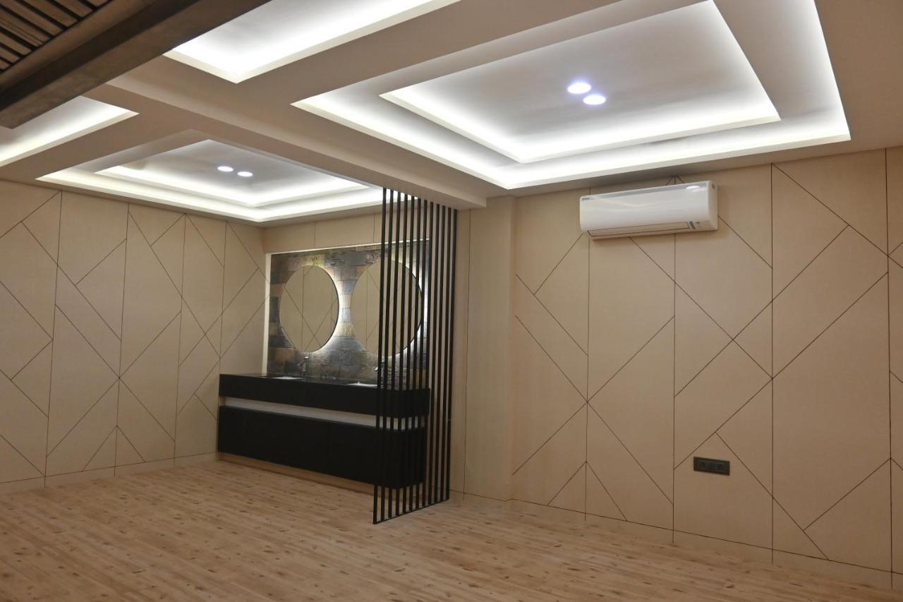 Hotel Privya Rooms And Banquet Surat Eksteriør bilde