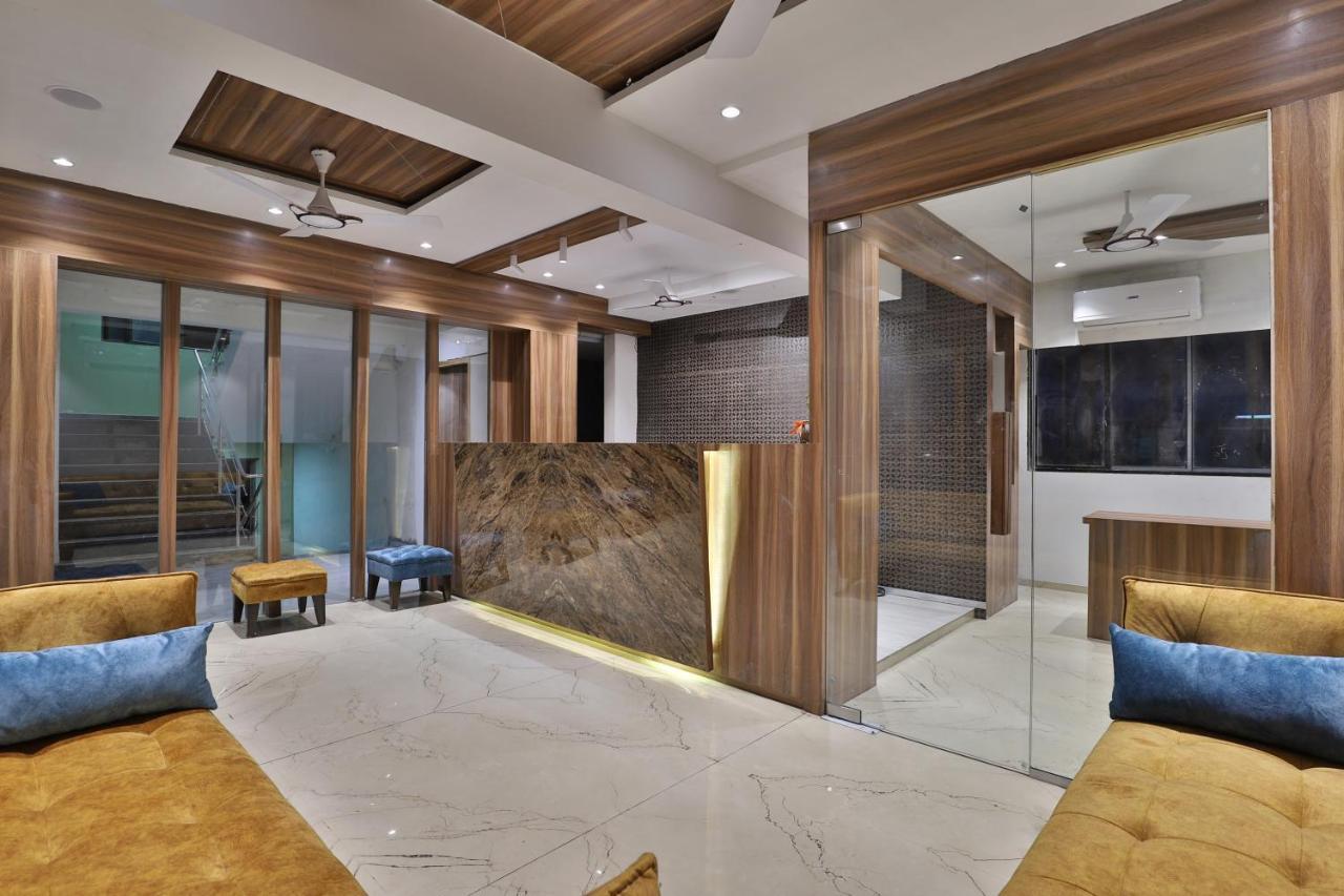 Hotel Privya Rooms And Banquet Surat Eksteriør bilde