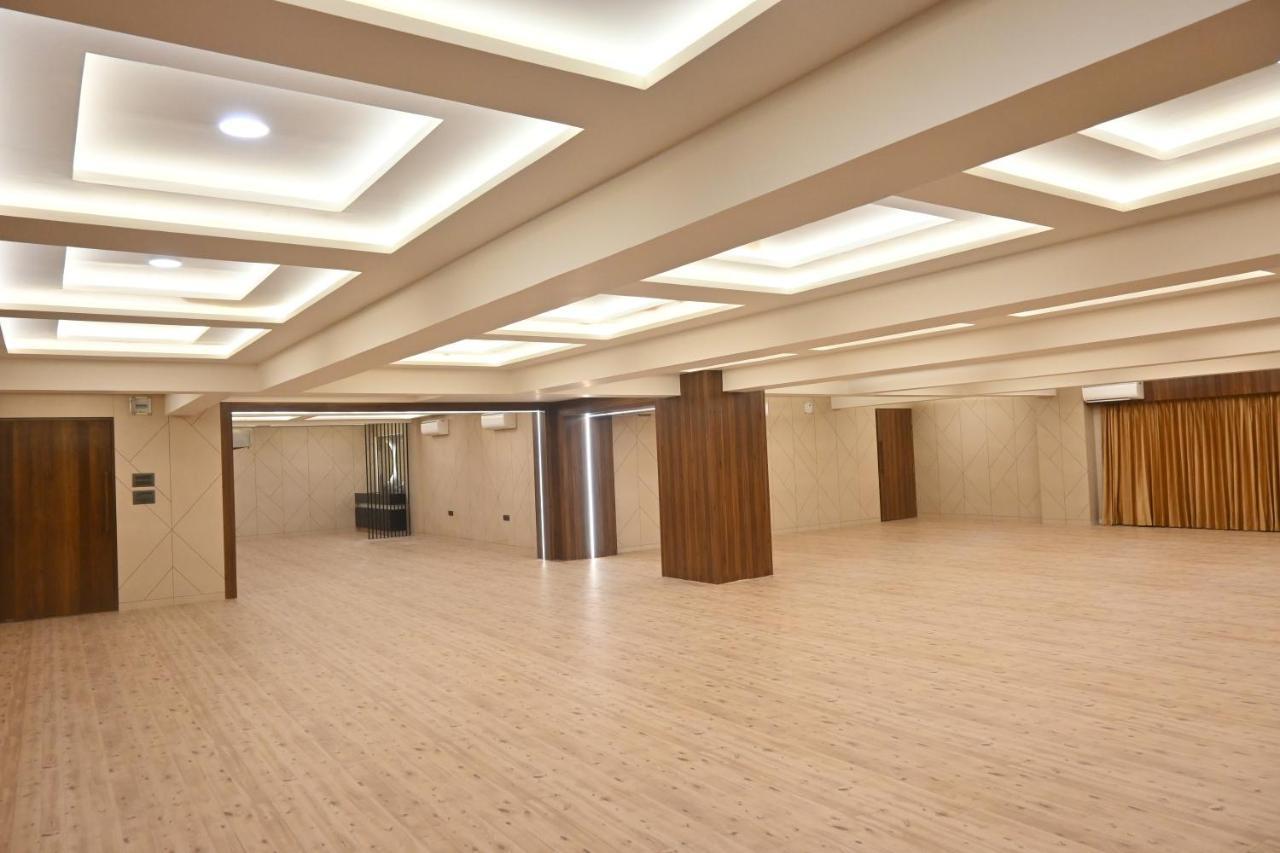 Hotel Privya Rooms And Banquet Surat Eksteriør bilde