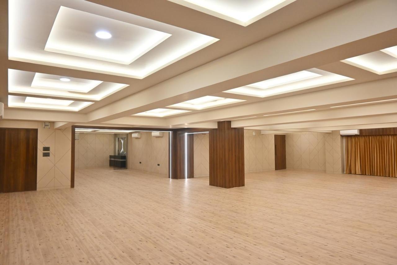 Hotel Privya Rooms And Banquet Surat Eksteriør bilde