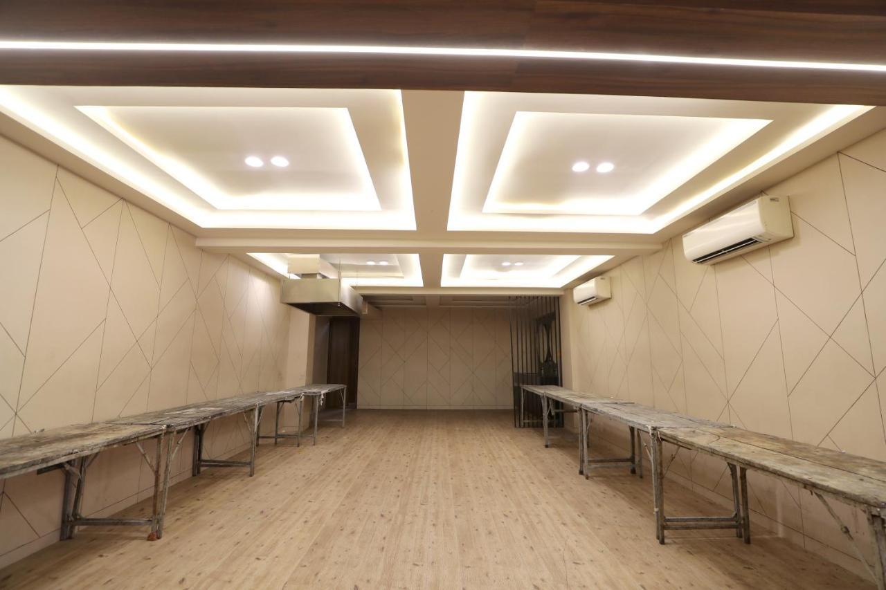 Hotel Privya Rooms And Banquet Surat Eksteriør bilde