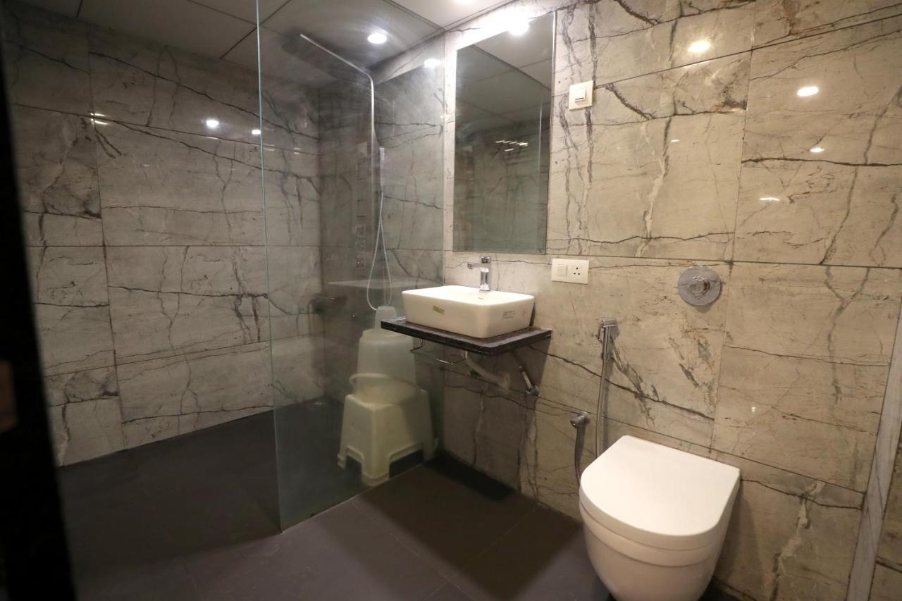 Hotel Privya Rooms And Banquet Surat Eksteriør bilde