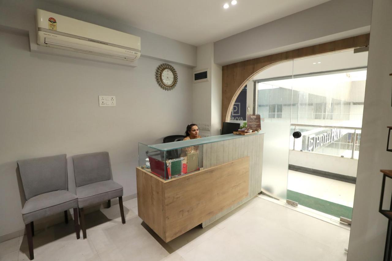 Hotel Privya Rooms And Banquet Surat Eksteriør bilde