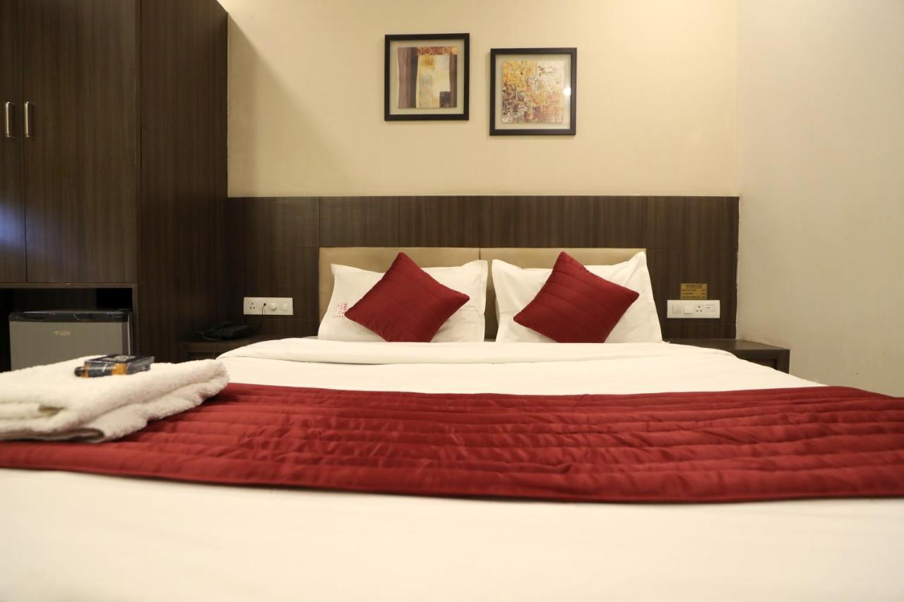 Hotel Privya Rooms And Banquet Surat Eksteriør bilde