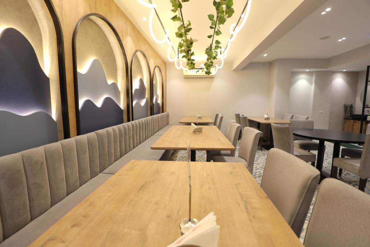 Hotel Privya Rooms And Banquet Surat Eksteriør bilde
