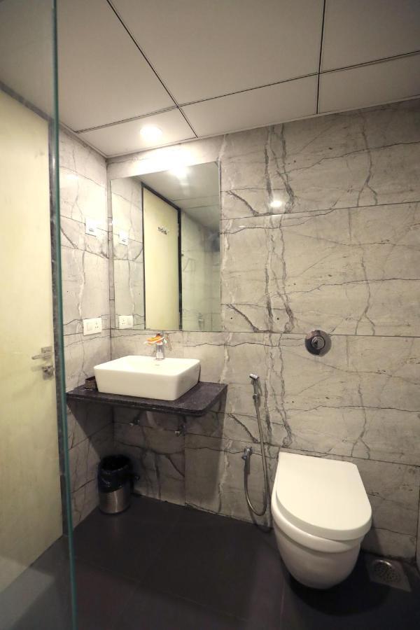 Hotel Privya Rooms And Banquet Surat Eksteriør bilde