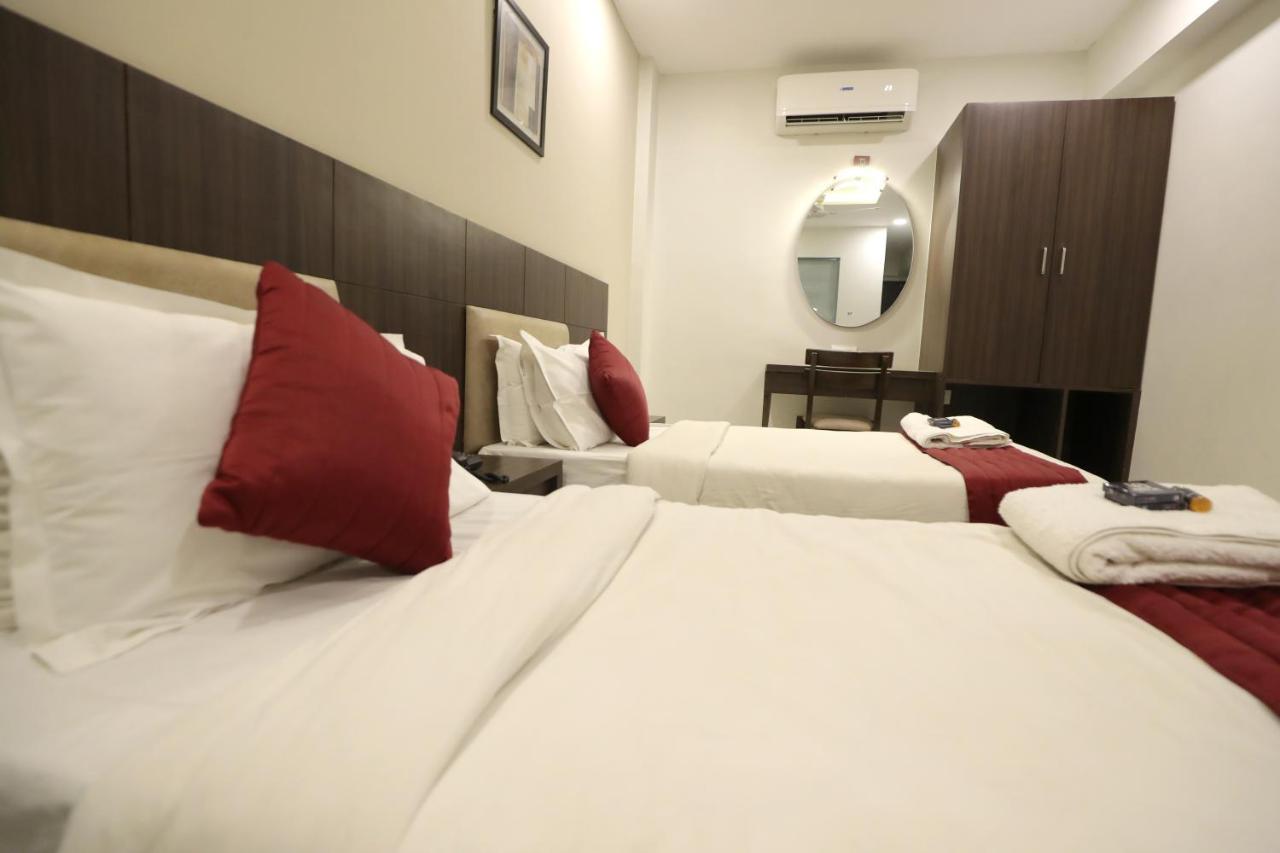 Hotel Privya Rooms And Banquet Surat Eksteriør bilde