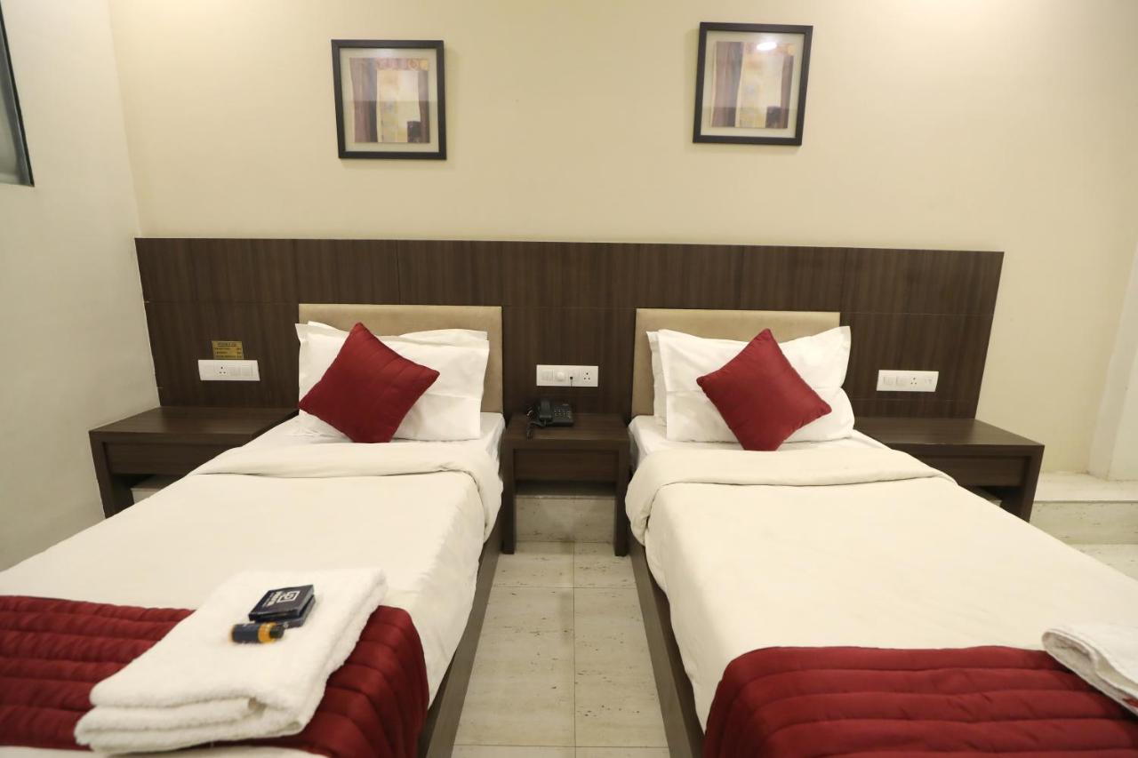 Hotel Privya Rooms And Banquet Surat Eksteriør bilde