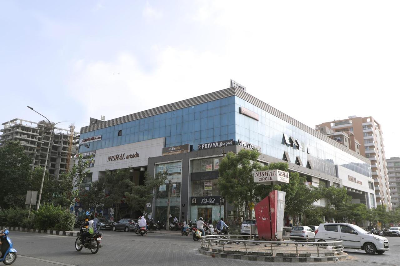 Hotel Privya Rooms And Banquet Surat Eksteriør bilde