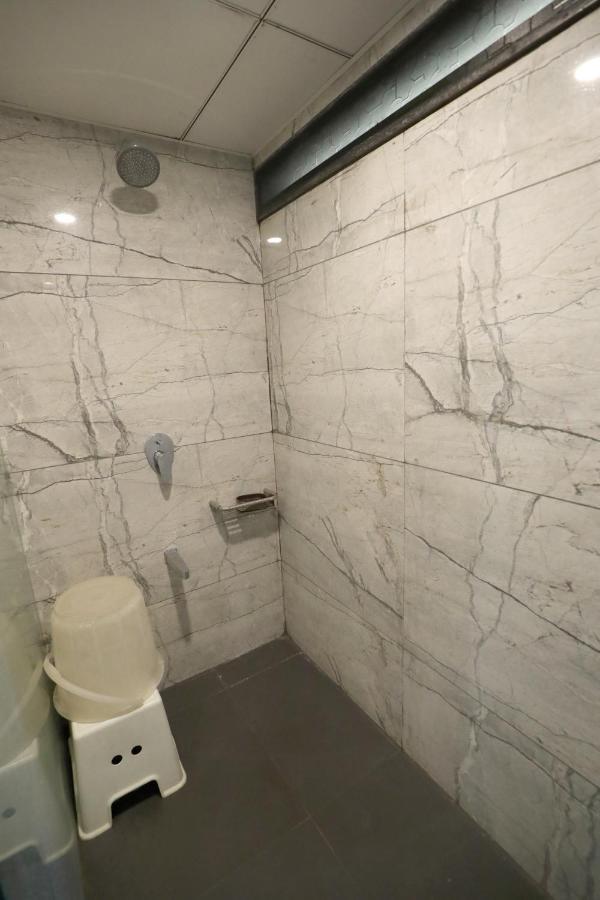 Hotel Privya Rooms And Banquet Surat Eksteriør bilde