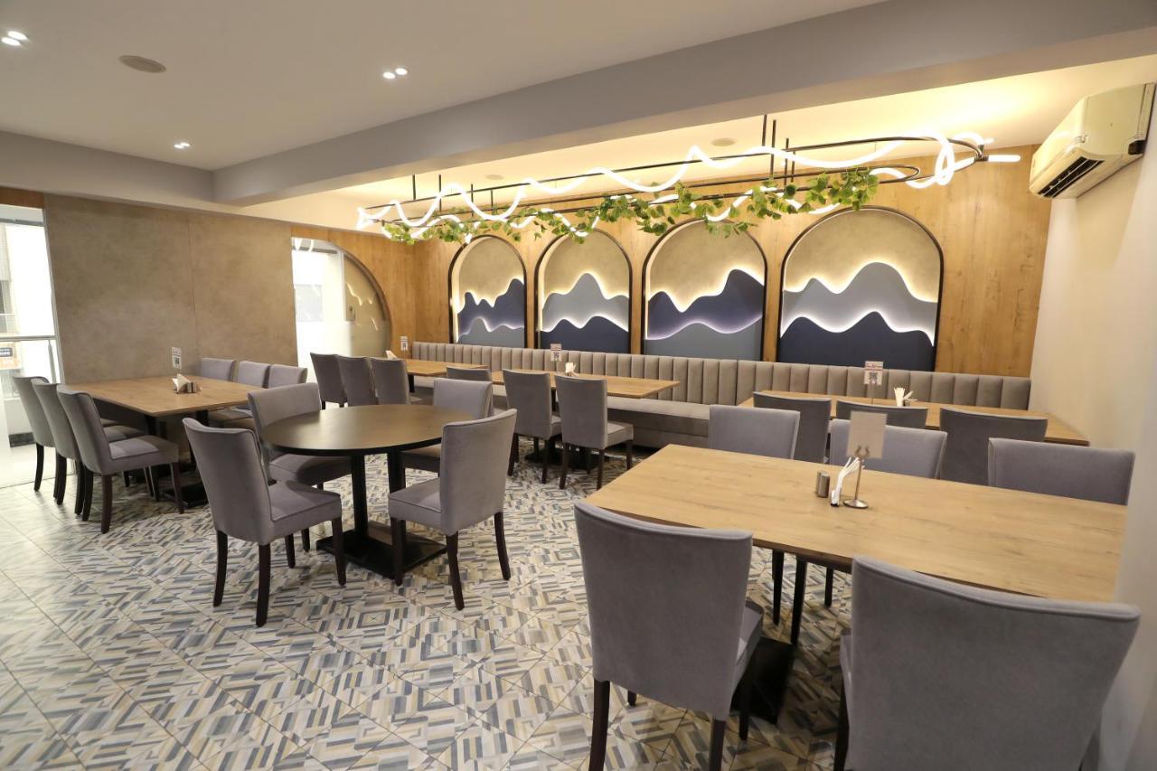Hotel Privya Rooms And Banquet Surat Eksteriør bilde
