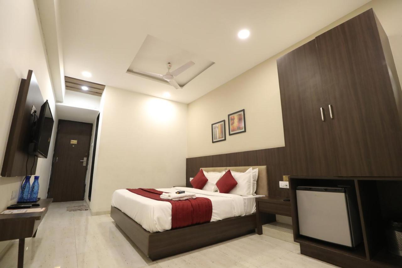 Hotel Privya Rooms And Banquet Surat Eksteriør bilde