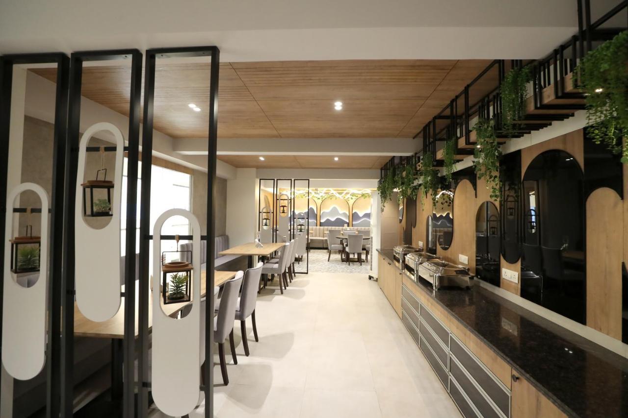 Hotel Privya Rooms And Banquet Surat Eksteriør bilde