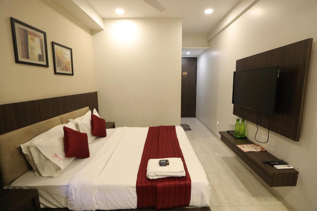 Hotel Privya Rooms And Banquet Surat Eksteriør bilde