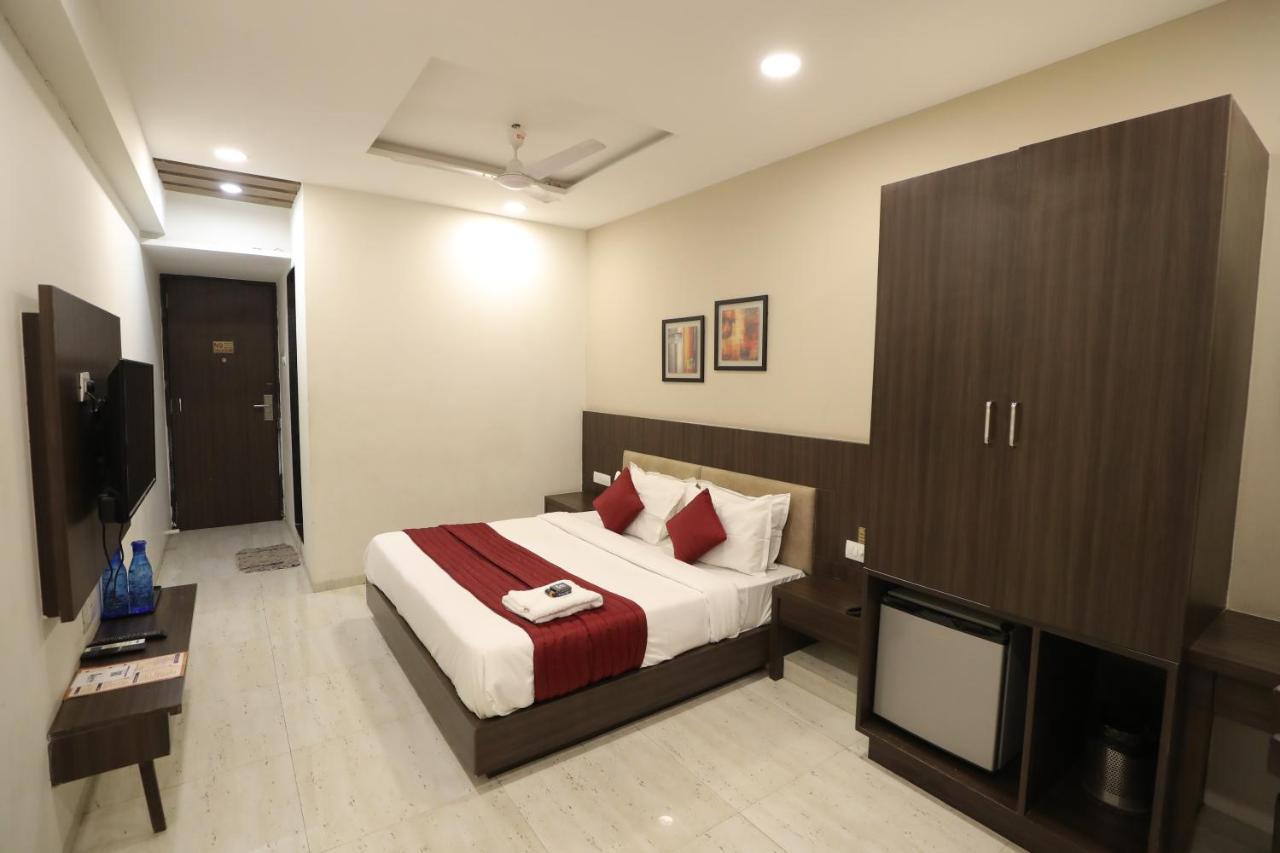 Hotel Privya Rooms And Banquet Surat Eksteriør bilde